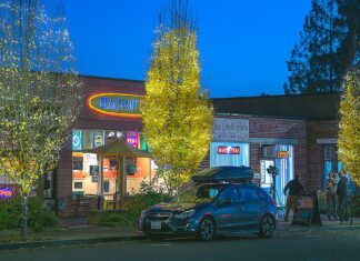 Tigard Merchants “Light the Night”