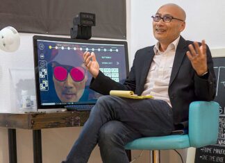 Tigard optician outfits the stars with tailor-made one-of-a-kind glasses Vu is one of a handful of eyewear makers worldwide who use face scanning technology and specialized software to design bespoke glasses. He began tailor making frames after seeing clients knock against the limits of pre-made glasses.