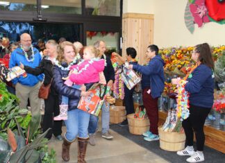 Trader Joe’s opens new store in Tigard Hundreds of customers streamed into the Tigard Trader Joe's after the doors opened Oct. 28