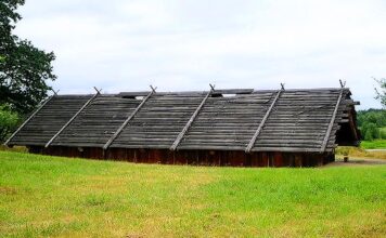 Native Americans in the Columbia Basin Cedar plank house with roof vents.