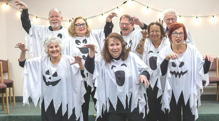 Talented seniors strut their stuff once again with traditional Holiday Show