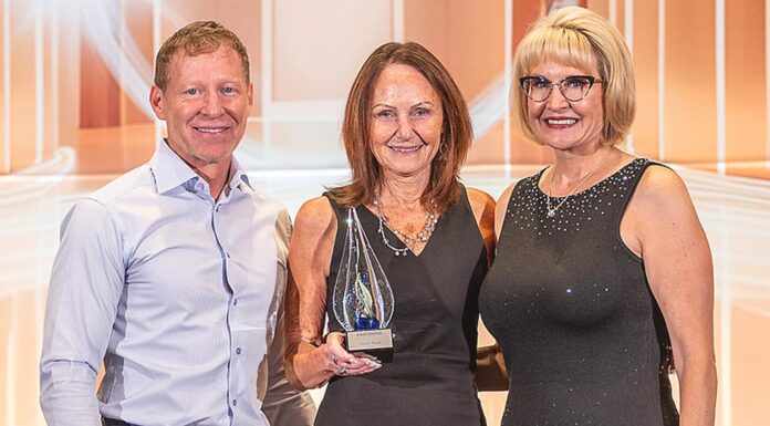 Tigard’s Shelly Wells wins top sales award in FASTSIGNS Network