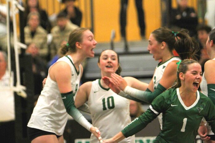 The-Tigard-volleyball-team-celebrates-winning-a-game-against-Tualatin-on-Oct.-13.