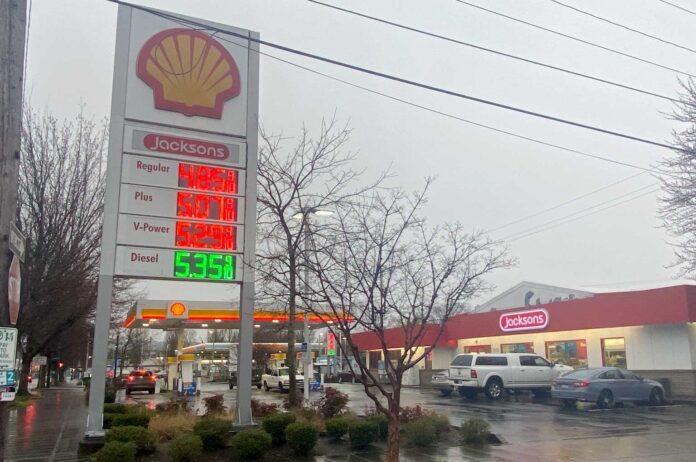 portland-gas-station-near-5 A gas station in Portland on March 14, 2022, where a gallon of regular inched towards $5. The Right to Vote on the Gas Tax Political Action Committee in late 2025 successfully collected enough signatures to pause a 2025 transportation law until a referendum. (Photo by Alex Baumhardt/Oregon Capital Chronicle)