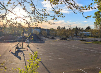 Tigard Approves Redevelopment Strategy for $12M Former Cinema Site The city of Tigard’s development arm aims to turn the former Tigard Regal 11 cinema site near Southwest Pacific Highway into both a park and a development likely combining housing and retail. The city bought the now-empty city in August.