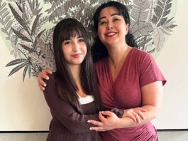 Tigard High freshman pursues musical dreams Sarah Farhangi holds her mom, Frouz Farhang (slightly different spelling), at a Starbucks in Tigard. Sarah credits her mother for her inspiration and independence in seriously pursuing a career on the musical stage.