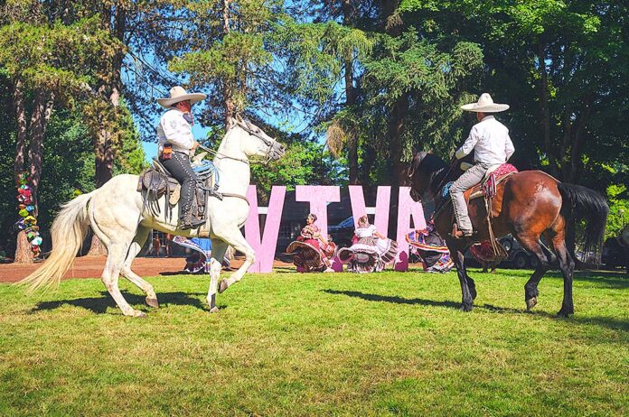 Men on horses at Viva Tualatin