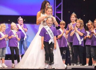 Former Tigard Rose Festival Queen Competes For 2027 Miss America Crown Déja (center) started as a Princess in the system when she was 6, but went to the Miss Oregon Princess Camp at age 10, where her name was pulled out of a jar, and she became the Miss Oregon Princess 2014,” her mom, Fabienne Fitzwater, shared.