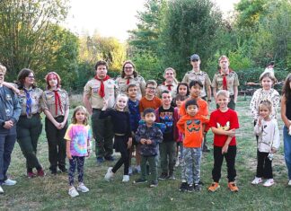 Scouts Bring Outdoor Cooking to Kids Night Out Participants from Tigard Parks & Rec’s Kids’ Night Out team up with scouts and adult leaders from Tigard Troops 797 and 799 for an evening of hands-on learning.